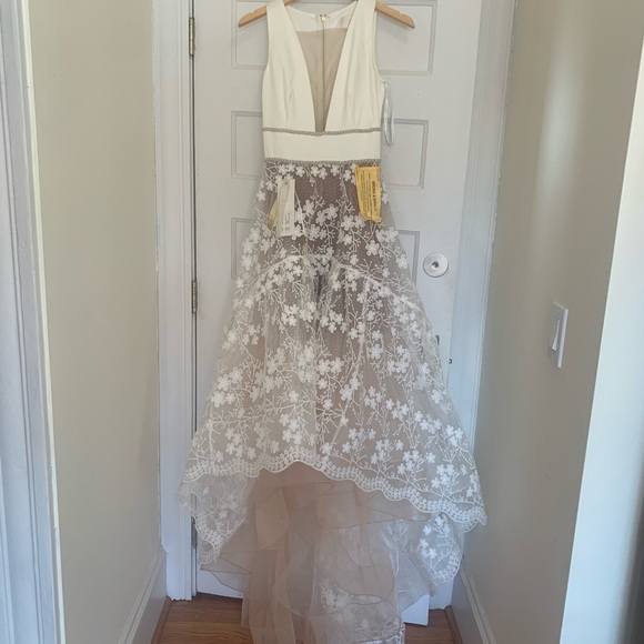 NWT FIONA BRIDAL GOWN IN WHITE - Picture 6 of 16